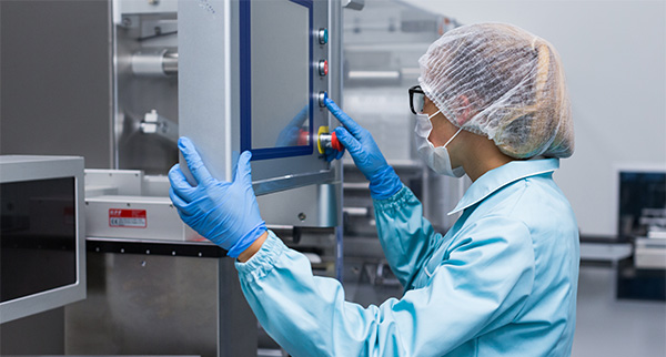 Robust components Woman programming food production